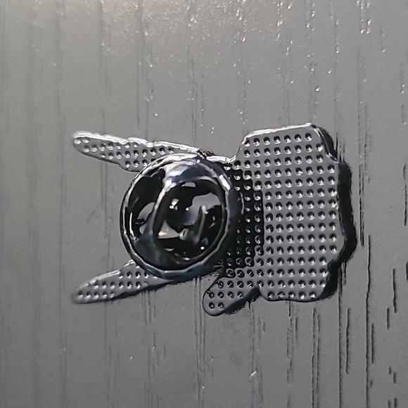 Freddy Krueger "Dream On" Enamel Pin - Picture 2 of 3